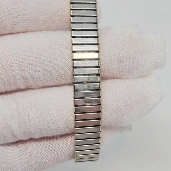 Disney X Lorus Mickey Mouse Gold-Tone Analog Watch - Rare Left-Facing Mickey! - Picture 10 of 13